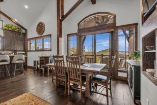 Luxurious 4BD Near Canyons Village - 1