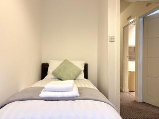 Bright 2-Bed Apartment near Haymarket - Easy City Access - 8