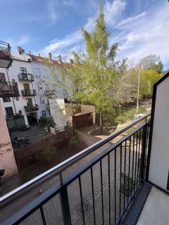 Two bedroom apartment in quiet & central neighbourhood - 2