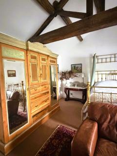 Burnlee House Apartment - 2