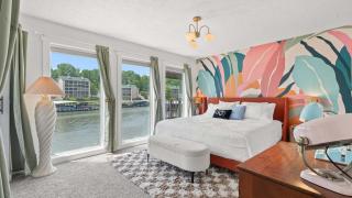 Daylight Cove Lakefront Chic - 6