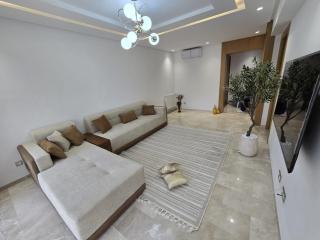 Luxury Apartment Tourist Area Beach Within Walking Distance - 4