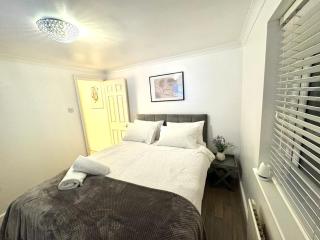 Cosy 2-Bedroom Riverside House, Free Parking & Private Lockable Office - 9