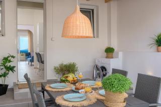 Aquavista Home Renovated Beachfront-Rhodes Marina - 4