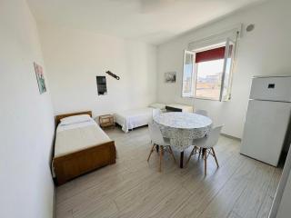 GUEST BEACH HOUSE - 9