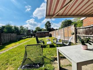 Entire Home Near Gatwick with Free Parking - 6