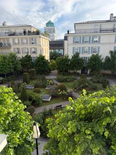 Royal Garden - Disneyland Paris - 8