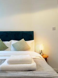 Bright 2-Bed Apartment near Haymarket - Easy City Access - 9
