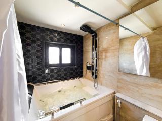 Luxury Nilefront Jacuzzi Suite - 8