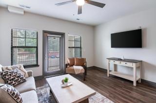 Landing Stylish 1BD Clubhouse Gym - 6