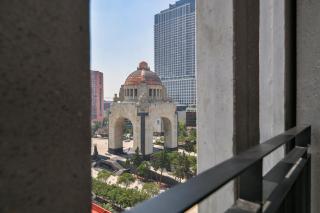 Private terrace overlooking the Monument to the Revolution - 4