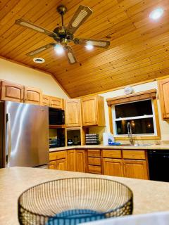 Cozy Lakefront Cabin with Jacuzzi - 4