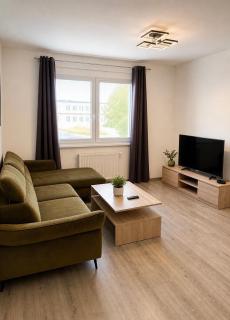 Apartmán centrum BB s balkónom a parkovaním - 0