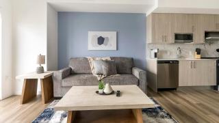 Landing Stunning 1BD Pool - 0