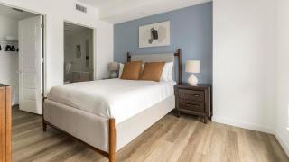 Landing Stunning 1BD Pool - 5
