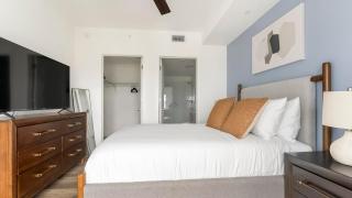 Landing Stunning 1BD Pool - 4