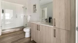 Landing Stunning 1BD Pool - 3