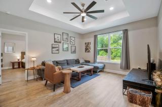 Modern Large Home Near Beach-Pet friendly backyard - 0