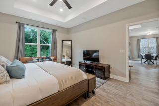 Modern Large Home Near Beach-Pet friendly backyard - 1