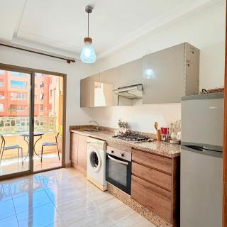 2BR Apt with Pool View in City Center - 6