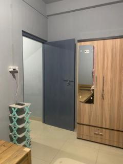 The 1802 backpackers hub - 2