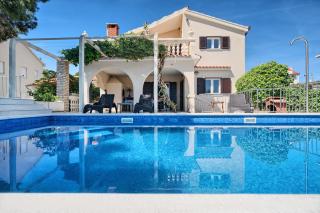 Villa Azur - Comfort, Beachfront, Pool - 0