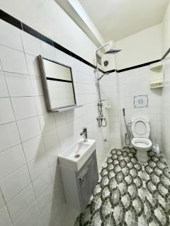 Calm Central Stay Near Beach - High-Speed WiFi, Free Parking - 5