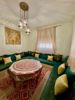 Calm Central Stay Near Beach - High-Speed WiFi, Free Parking - 8