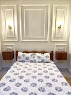 Calm Central Stay Near Beach - High-Speed WiFi, Free Parking - 7