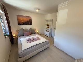 Donau Vibes Luxury Family Stay with Danube View - 8