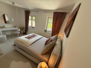 Donau Vibes Luxury Family Stay with Danube View - 3