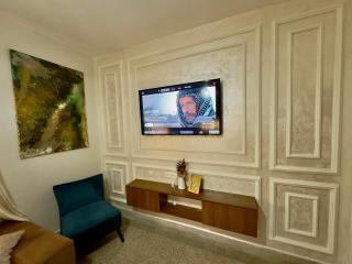 Serene Central Home Near Beach - High Speed WiFi, Free Parking - 5