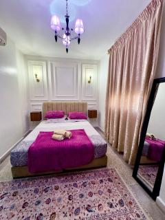 Serene Central Home Near Beach - High Speed WiFi, Free Parking - 8