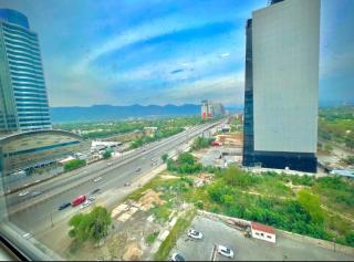 Luxury 1BR IN ELYSIUM OPP CENTAURS BALCONY VIEW NETFLIX FAST WIFI - Islamabad - 4