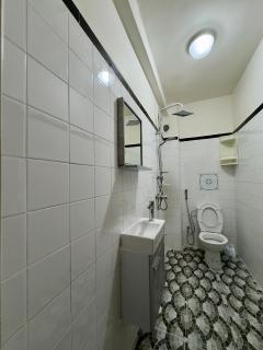 Calm Central Stay Near Beach - High-Speed WiFi, Free Parking - 2