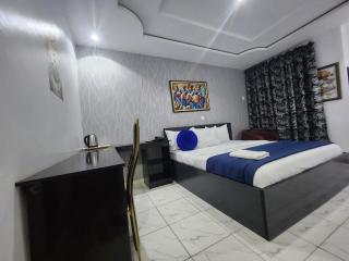 De Prominent Hotel & Suites - 1