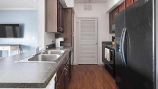 Landing Apartments - The Henry at Liberty Hills - 6