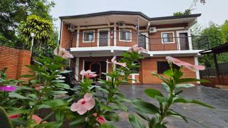 Departamento Céntrico con Balcón y Pileta en Puerto Iguazú - 0
