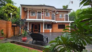 Departamento Céntrico con Balcón y Pileta en Puerto Iguazú - 1