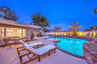 Vegas Mansion: Pool, Spa, Sauna, Theatre, By STRIP - 9