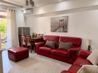 Le Bleu and Rose Apartment - 8