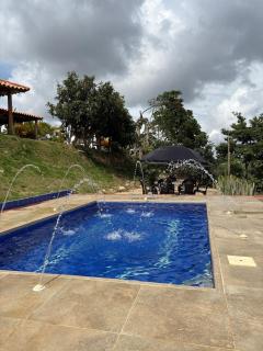 Cabaña familiar con piscina y una gran vista - 6