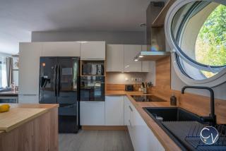 Air-conditioned house with garden and heated pool - 8