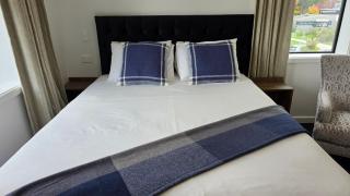 Lake Taupo Hotel - 1
