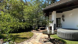 Familienfreundliche 10 min zu Fuß von Legoland entfernt,80 m2 stilvolle Ferienwohnung in einer Villa mit großen Garten, für den ersten Frühstück gefüllten Kühlschrank,Whirlpool, privaten Waldstück und wunderschöner Terrasse im Kötz, My Luxury Apartments - Kleinkötz - 8