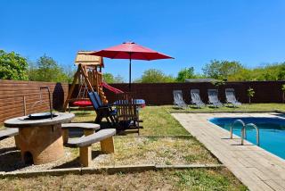 Happy Garden House - Pool, Playground & Family Fun - 6