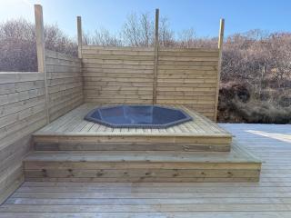 Modern Cabin with Hot Tub & Mountain views - 8