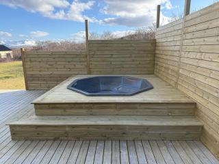 Modern Cabin with Hot Tub & Mountain views - 7