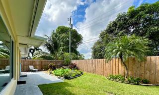 Oakland Park Private Suite - Backyard Entry, Office, Bath, and Patio - 6