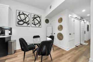 Houston Premier 3BR Near Airport & Downtown - 6